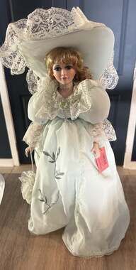 Vintage Walk in the Park Porcelain Doll Show Stoppers Mint Green Dress NIB